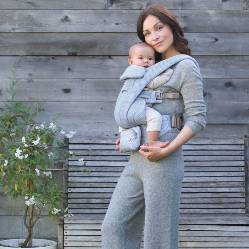 Porte bébé Omni Deluxe Mesh Serene Blue Ergobaby Ambiance 6