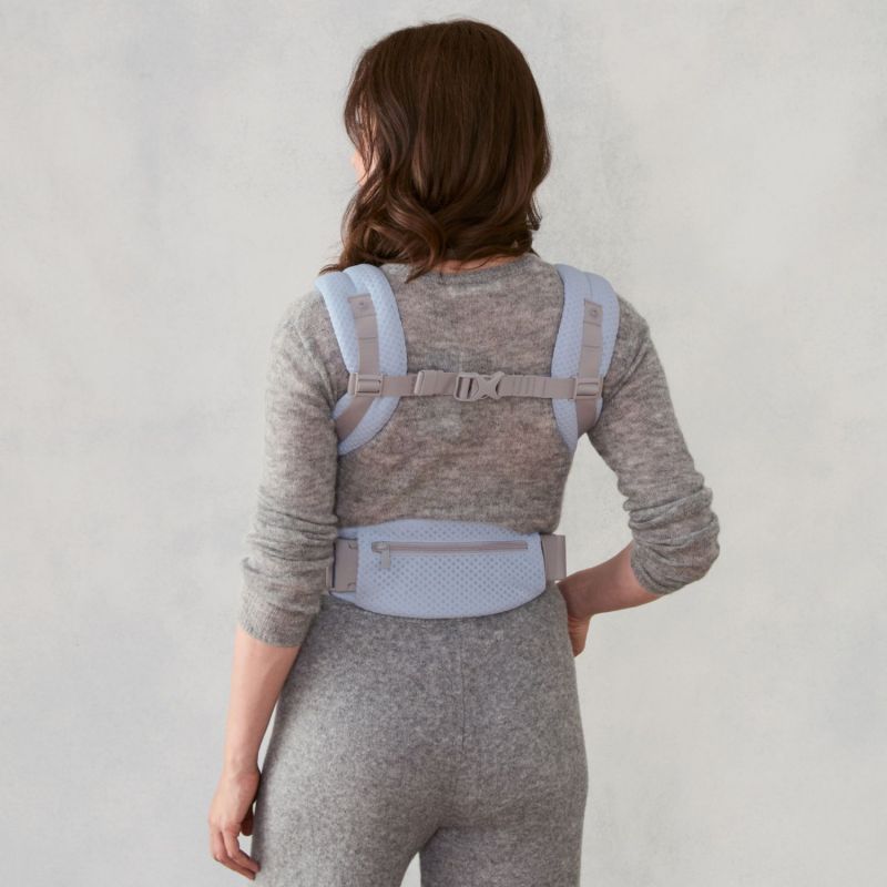 Porte bébé Omni Deluxe Mesh Serene Blue Ergobaby Ambiance 8