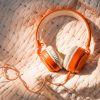 Casque audio orange  par Yoto