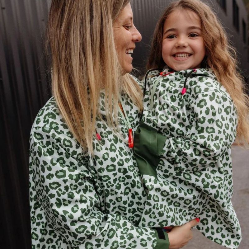 Poncho de pluie Green Léopard (4-6 ans) Hello Hossy Ambiance 6