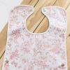 Bavoir enduit Toile de Jouy rose thé Tartine et Chocolat Ambiance 3