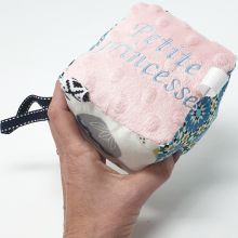Kit cube d'éveil DIY Lily Rose (personnalisable)  par Mon Kit Couture