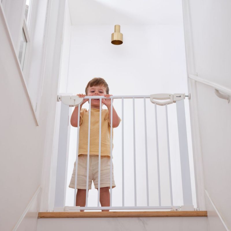 Barrière de sécurité Easylock Flatstep Blanche (97 à 104 cm) Geuther Ambiance 5