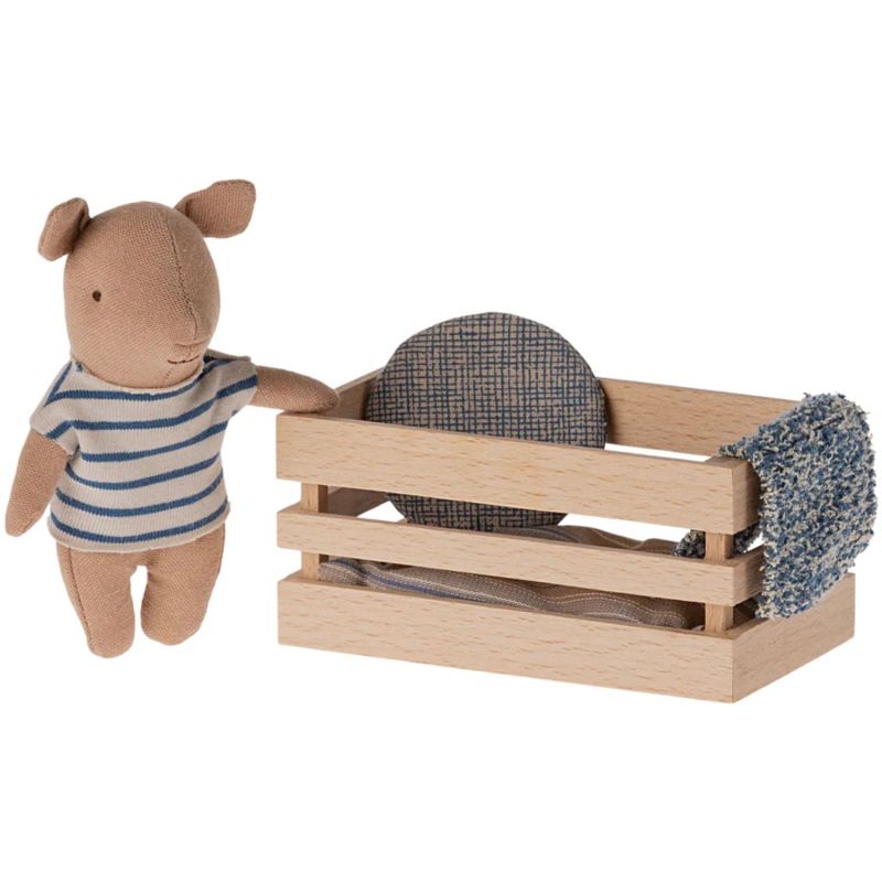 Peluche Bébé cochon garçon et sa caisse Maileg Produit 1