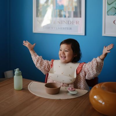 Bavoir à poche en silicone Kite