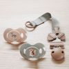 Attache-tétine en bois Hazy Jade Elodie Details Ambiance 2