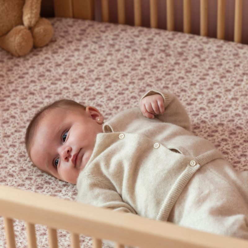 Drap housse pour berceau Gala Cerise (120 x 60 cm) Walking Mum Ambiance 6