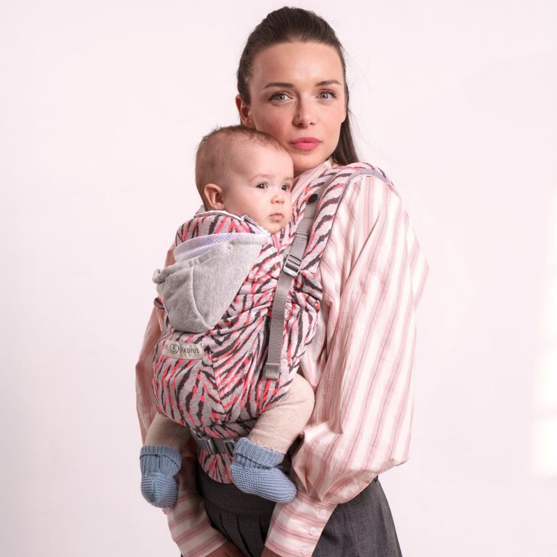 Porte bébé HoodieCarrier 2 Pink Bazar Love Radius Ambiance 2