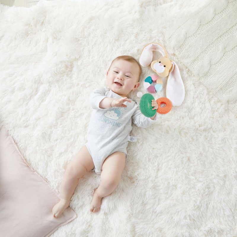 Lapin à empiler en bois et tissu Hape Ambiance 7