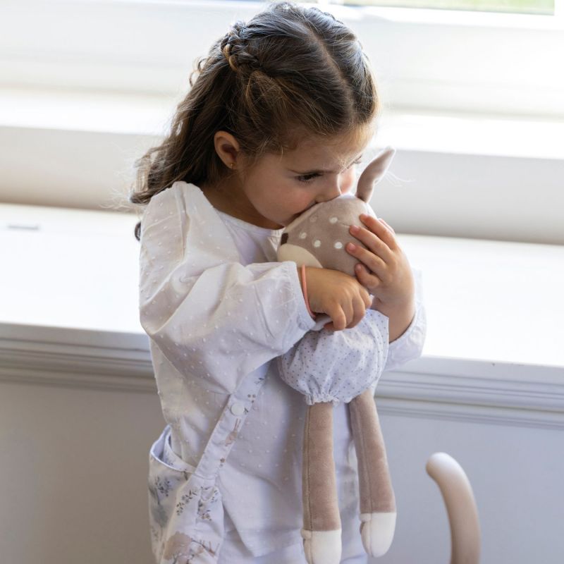 Peluche petit cerf Nara (39 cm) Pasito a pasito Ambiance 6