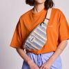 Sac banane Olivia Rayures Larges Bleu Hindbag Ambiance 6