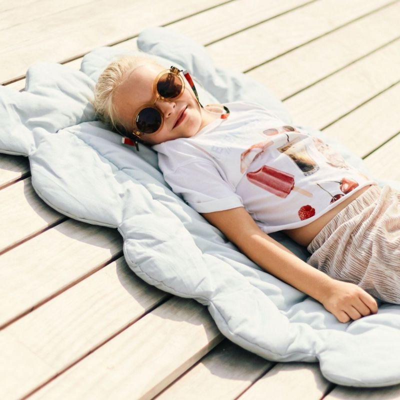 Tapis de jeu Biscuit Dreams bleu ciel (95x75 cm) Childhome Ambiance 4