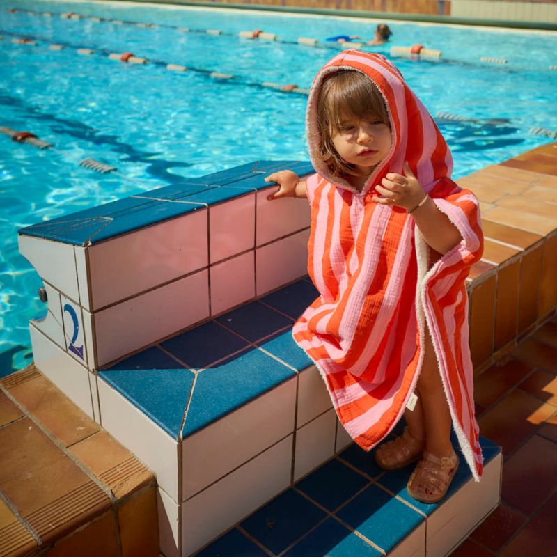 Poncho de bain enfant Elma Rose Orange BEBEL Ambiance 5