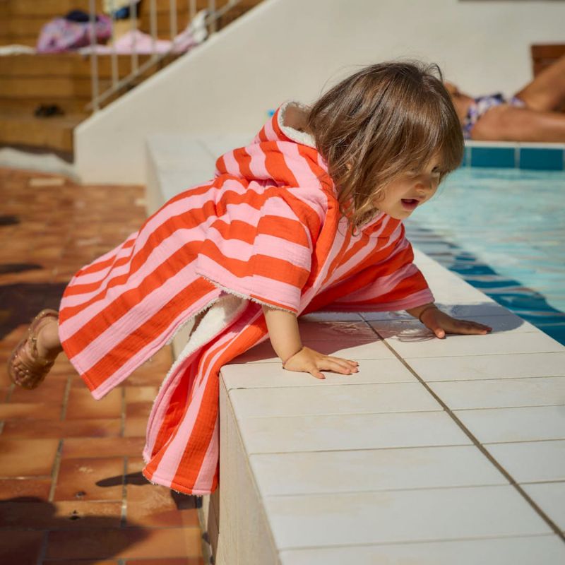 Poncho de bain enfant Elma Rose Orange BEBEL Ambiance 8