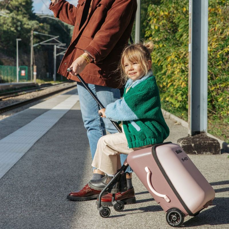 Valise avec assise de voyage Luggage Eazy Guimauve Béaba Ambiance 2