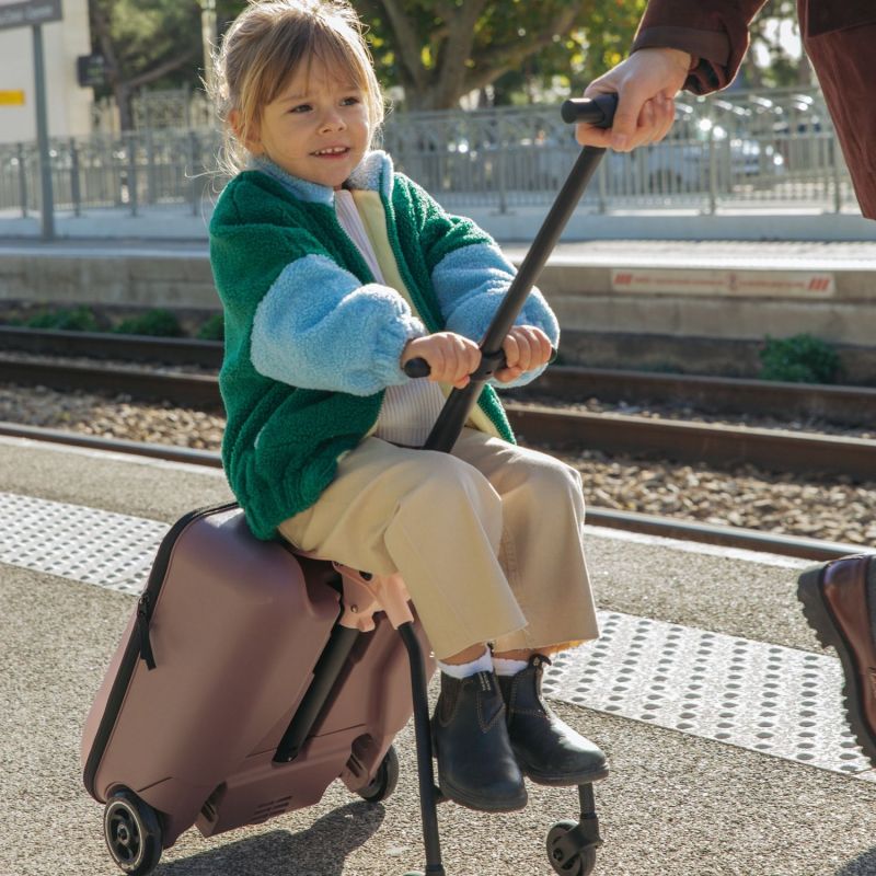 Valise avec assise de voyage Luggage Eazy Guimauve Béaba Ambiance 7