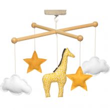 Mobile musical en bois girafe jaune tri (mélodie au choix)  par Pouce et Lina