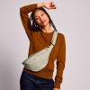 Sac banane Sasha L Vert Argile Hindbag Ambiance 3