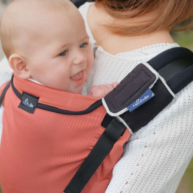 Lot de 2 protège bretelles pour porte bébé Néo Ebène NéoBulle Ambiance 3