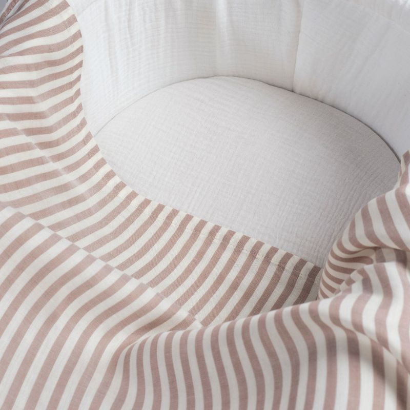 Lange Praliné Rayures Moka (120x120 cm) Walking Mum Ambiance 2