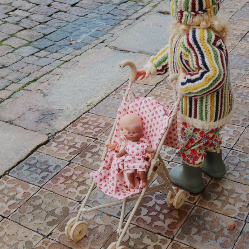 Poussette pour poupée Rosie Rose Konges Slojd Ambiance 2