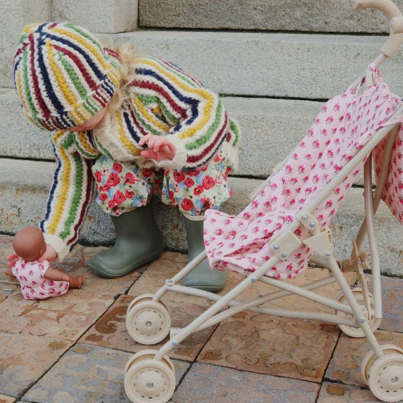 Poussette pour poupée Rosie Rose Konges Slojd Ambiance 3