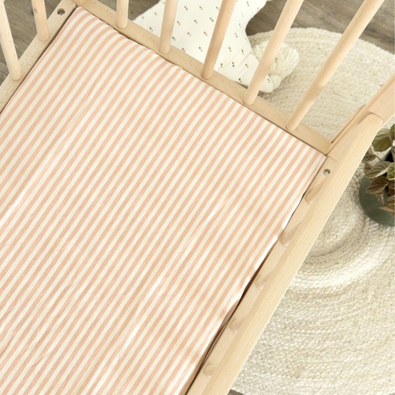 Drap housse en percale de coton Rayé Peach (50 x 83 cm) Kadolis Ambiance 2