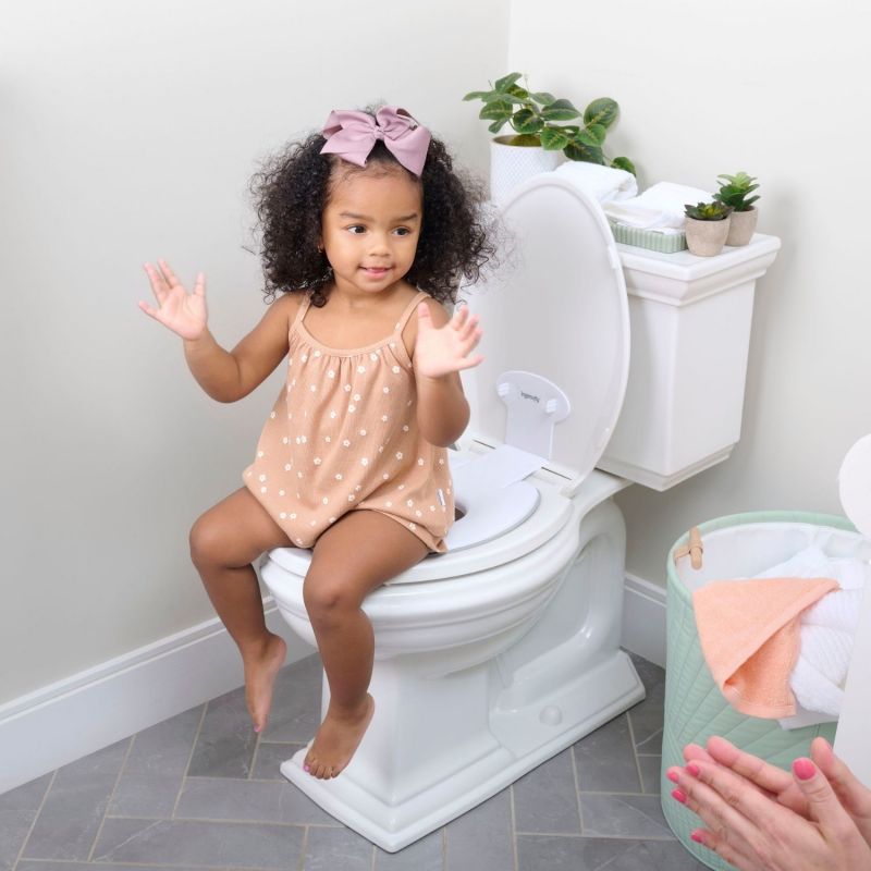 Réducteur de toilette semi-permanent Flip & Sit Ingenuity Ambiance 2