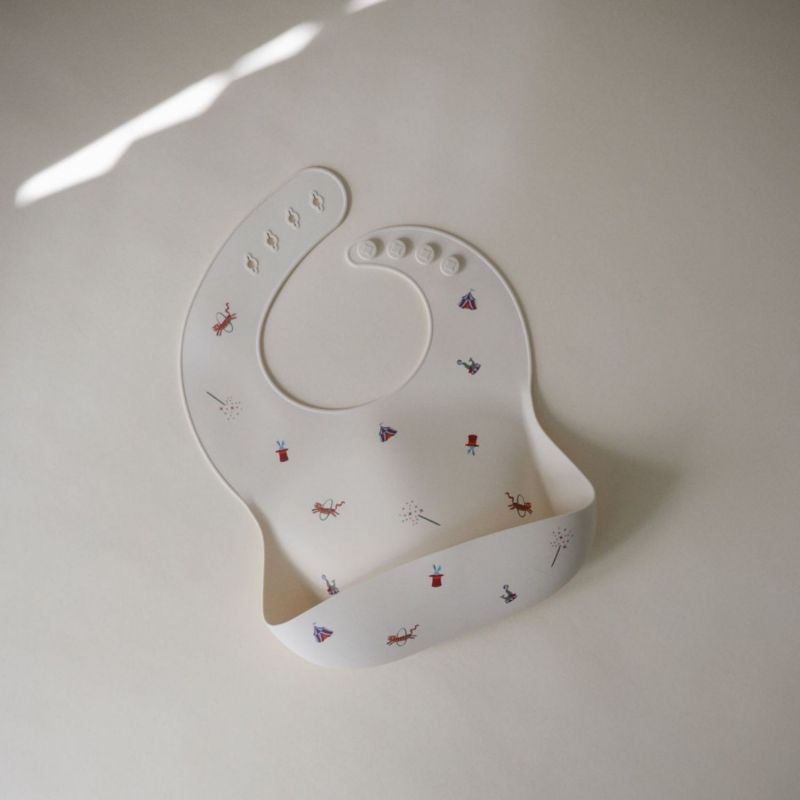 Bavoir à poche en silicone Circus Mushie Ambiance 4