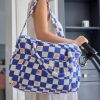 Sac à langer Comme un bonbon Romy damier bleu BEBEL Ambiance 1