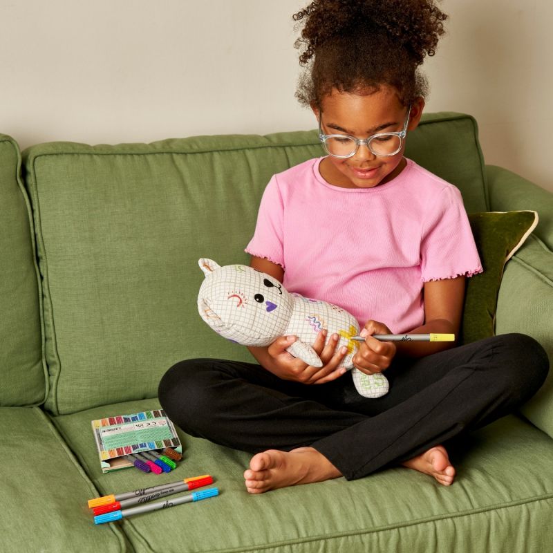 Ours en Peluche à colorier lavable et réutilisable Artie avec 10 feutres (25 cm) Eatsleepdoodle Ambiance 8