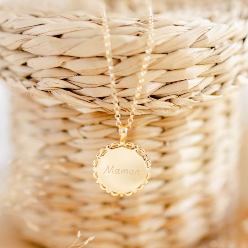 Collier médaille ronde Florale personnalisable (or jaune 18 carats) Pleine Lune Produit 3