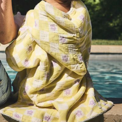 Poncho de bain Comme un bonbon Romy damier jaune BEBEL
