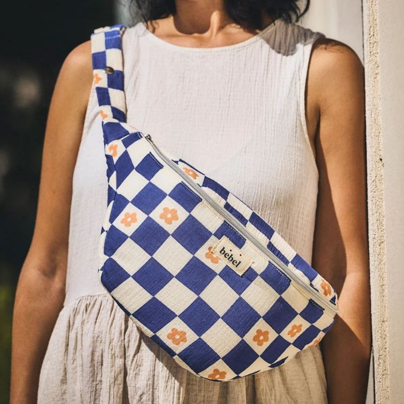 Banane à langer Comme un bonbon Romy damier bleu BEBEL Produit 1