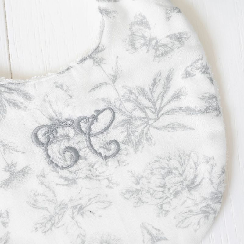 Bavoir bandana Toile de Jouy gris Tartine et Chocolat Ambiance 3