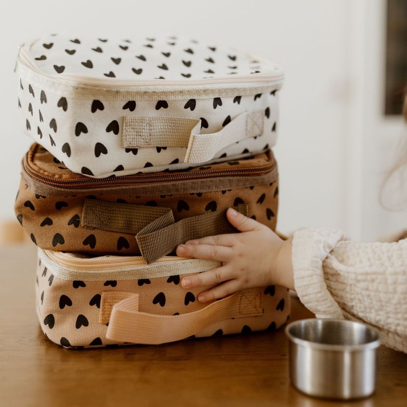 Sac à goûter isotherme Cœurs Saumon Atelier Wagram Ambiance 4