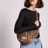 Sac banane Andrea Zèbre Cannelle Hindbag Ambiance 7