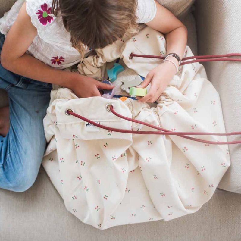 Sac à jouet 2 en 1 Noomad Original Cherry Cherry Play&Go Ambiance 4