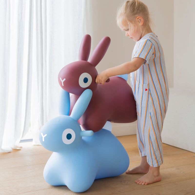 Ballon sauteur Hoppi Lapin Bleu Quut Ambiance 4