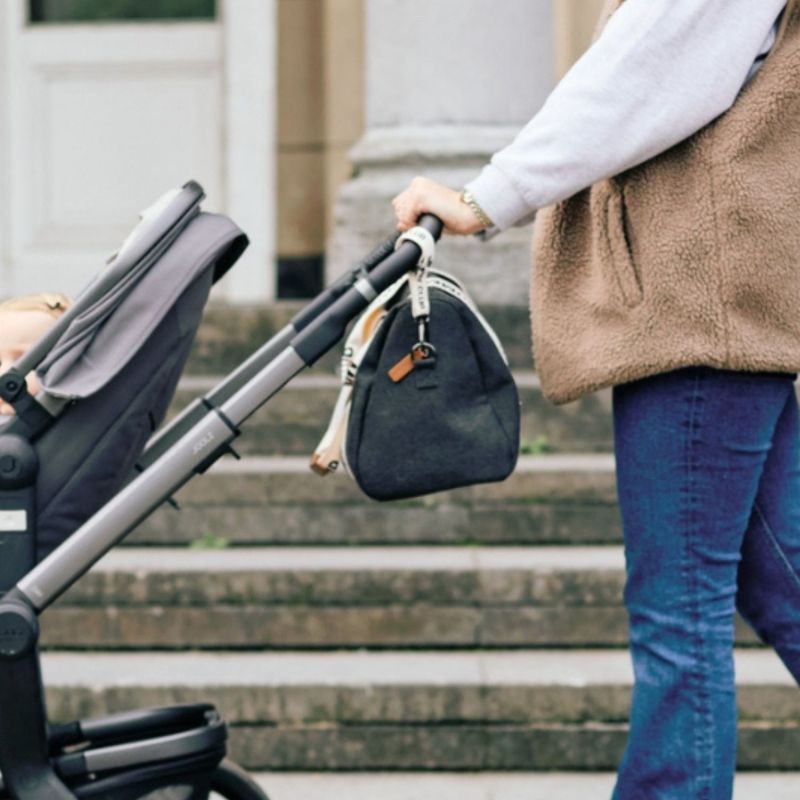 Sac à langer Mommy Club Signature Canvas noir Childhome Ambiance 5