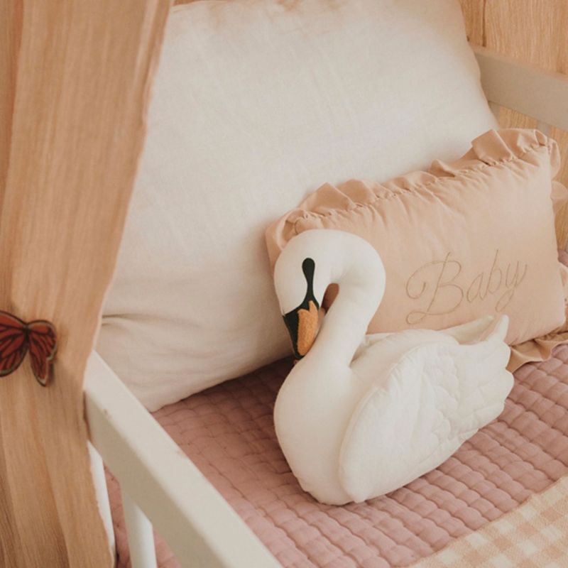 Coussin bébé Rose (22 x 32 cm) Lorena Canals Ambiance 2