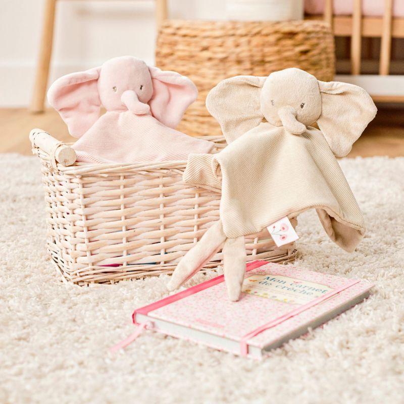 Doudou attache sucette Fanfan l'éléphant Rose Nattou Ambiance 3
