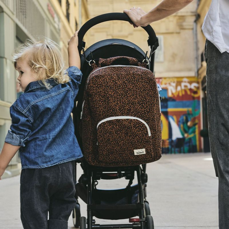 Sac à dos à langer Léopard noir BEBEL Ambiance 4