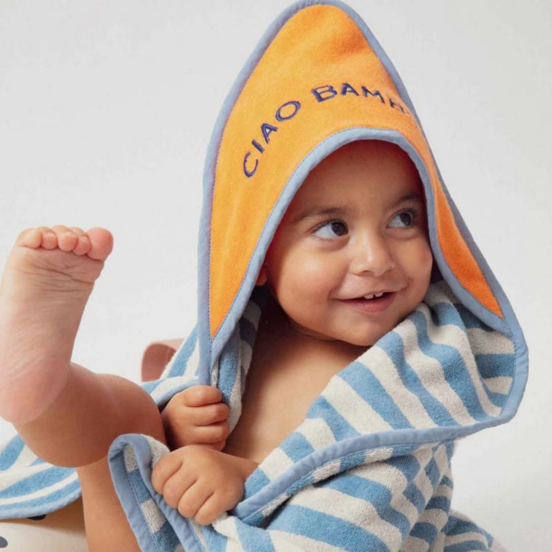 Cape de bain bébé Summer Forever Éponge bleu et orange (80 x 80 cm) Chamaye Ambiance 3