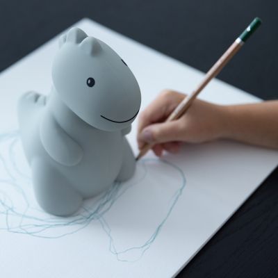Tirelire Jéroom le dinosaure sauge (15 cm) (Atelier Pierre Junior) - Image 2