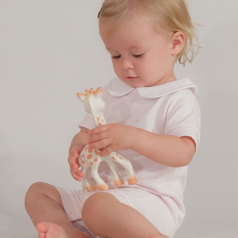 Sophie la girafe en boîte cadeau (18 cm) Sophie la girafe Ambiance 2