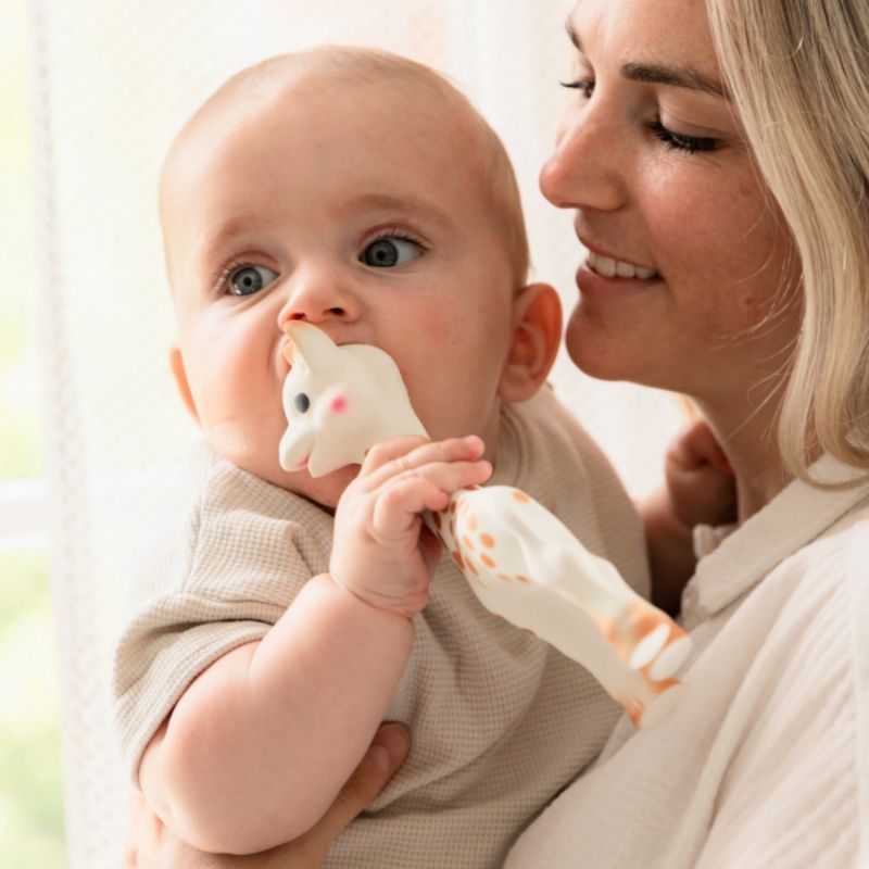 Sophie la girafe en boîte cadeau (18 cm) Sophie la girafe Ambiance 5