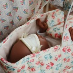 Poupée bébé Léa avec couffin