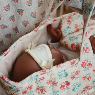 Poupée bébé Léa avec couffin