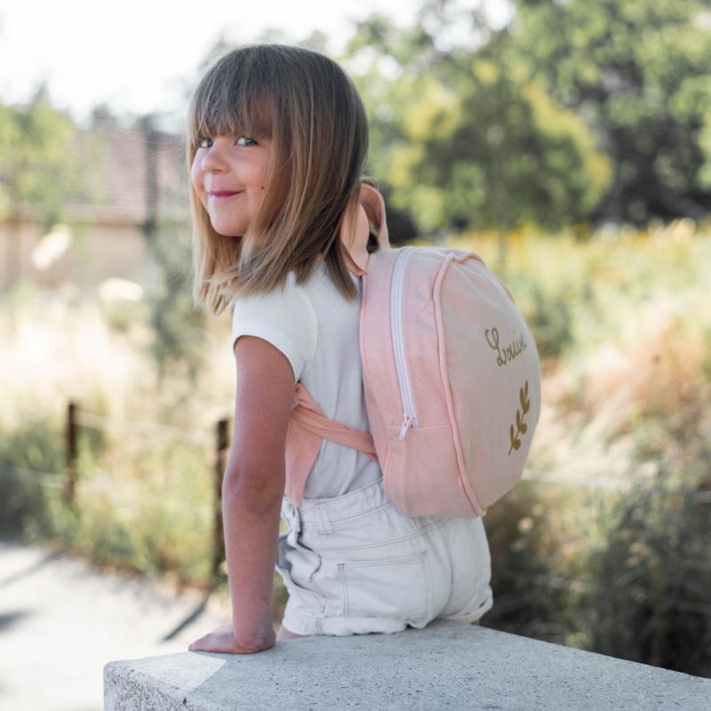 Image d'ambiance de présentation du produit Sac à dos enfant rose poudré (personnalisable) - Les Griottes